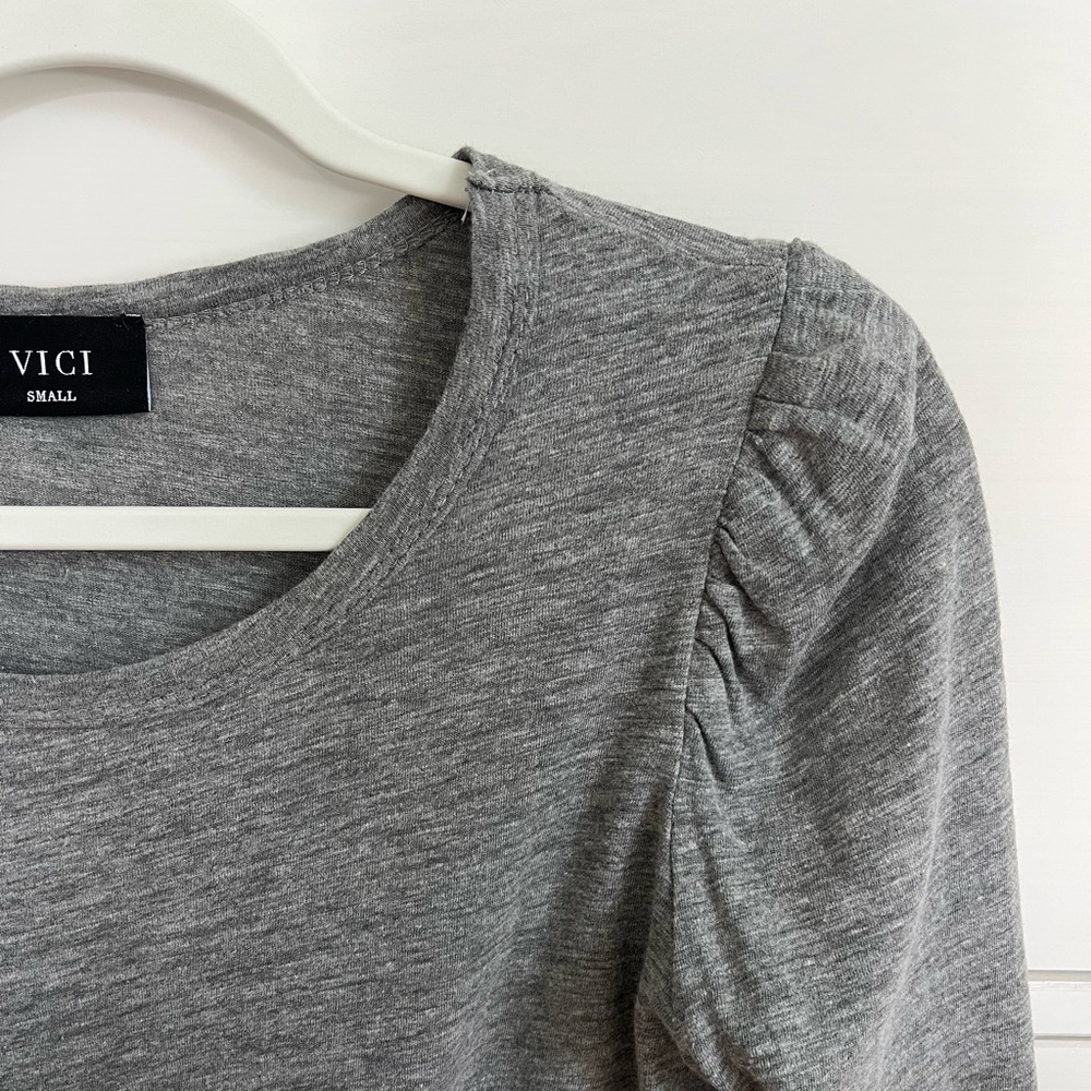 VICI Jaclyn Cotton Blend Top Gray Puff Sleeve in Size Small - Picture 10 of 10